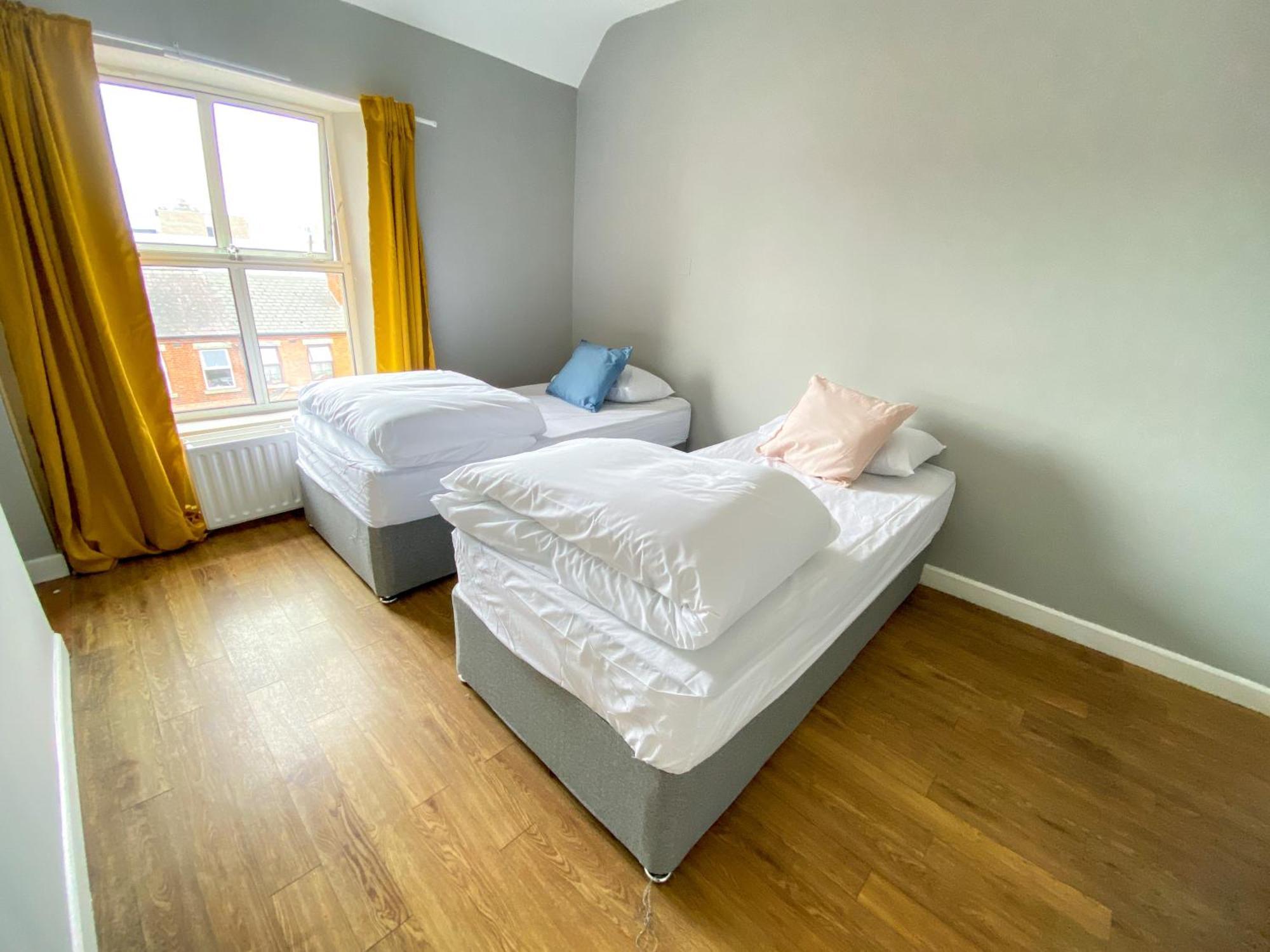 דבלין Leevin Hostel Mountjoy מראה חיצוני תמונה